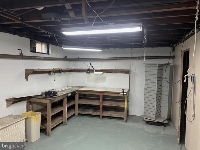 Building Photo - 11 Plainsboro Rd