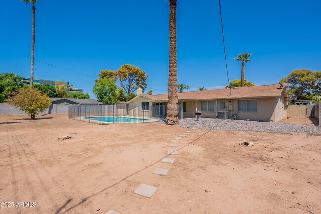 Building Photo - 6839 E Montecito Ave