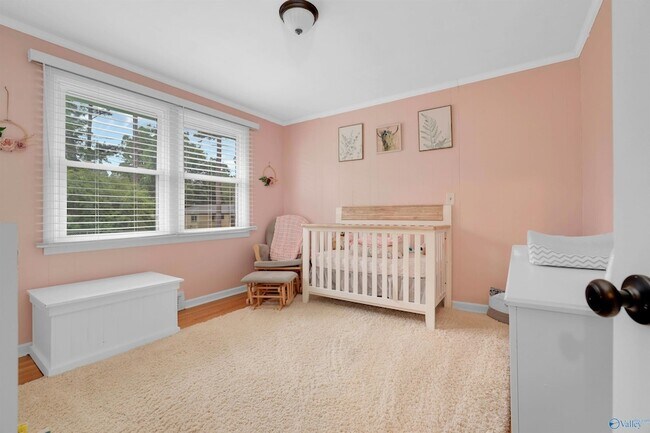 Building Photo - 619 Graycroft Dr SW