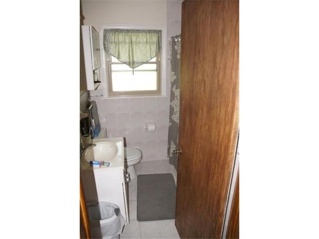 Building Photo - 3006 Atwood Dr