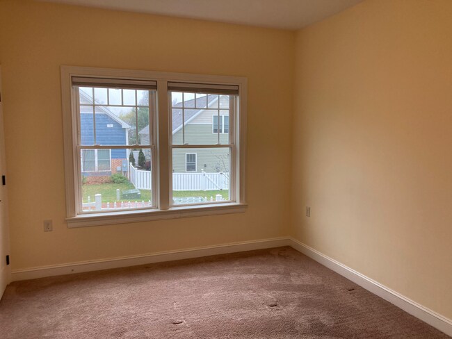 Building Photo - 2539 Greenport Dr