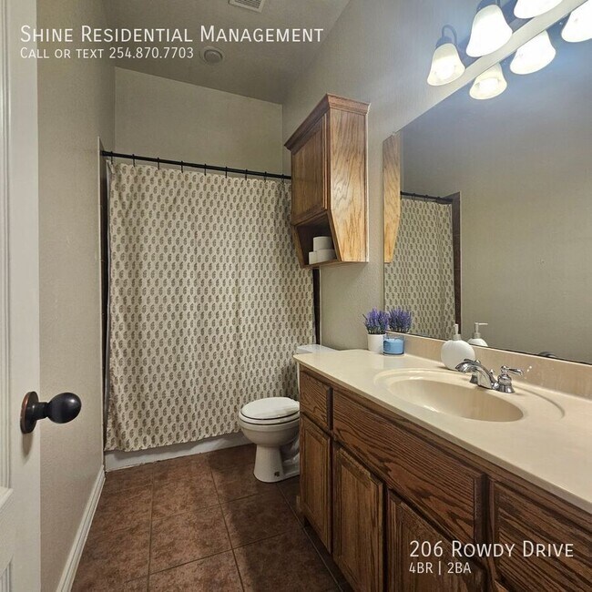 Building Photo - 206 Rowdy Dr