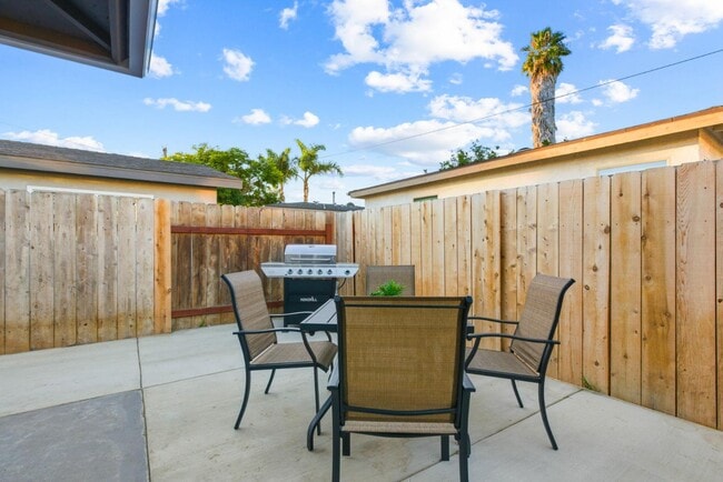 Building Photo - 1135 Florida St