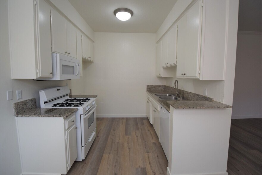 Building Photo - 11107 La Maida St