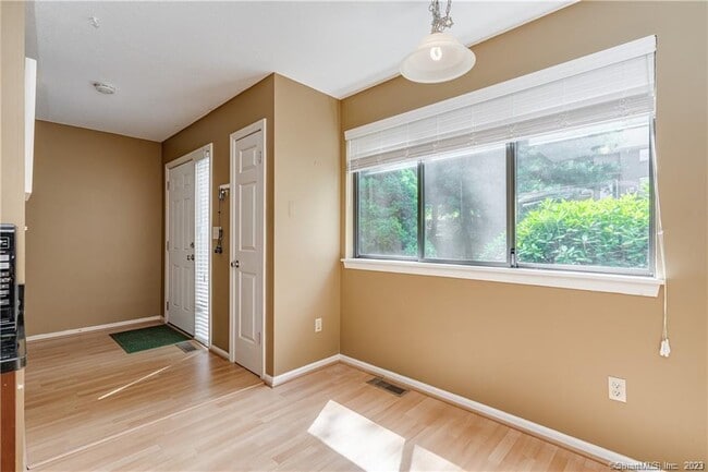 Building Photo - 128 Conestoga Way