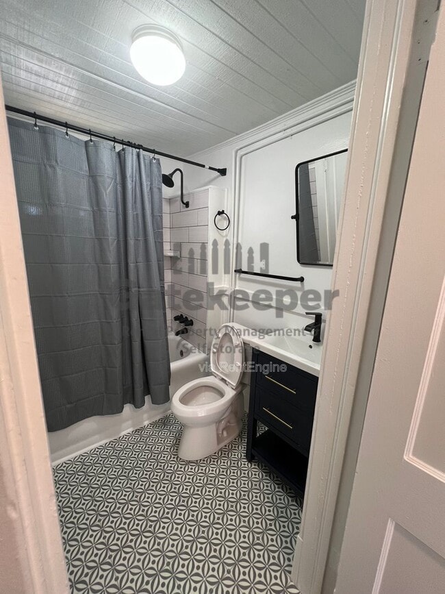 Building Photo - 1802 Temple Ave