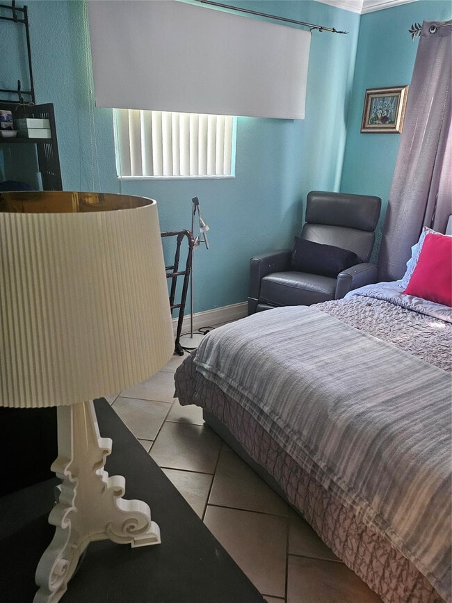 Building Photo - 1045 SE 15th St