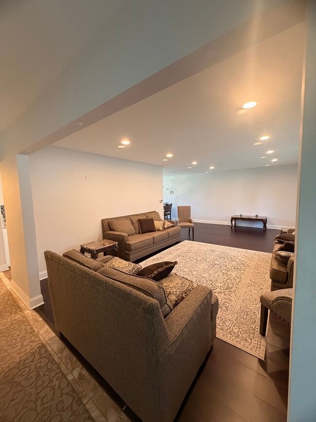 Building Photo - 7791 Sherwood Cir S