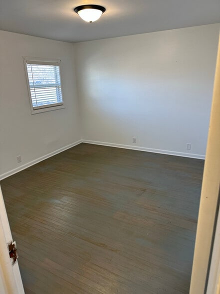 Building Photo - 4233 E 38th St