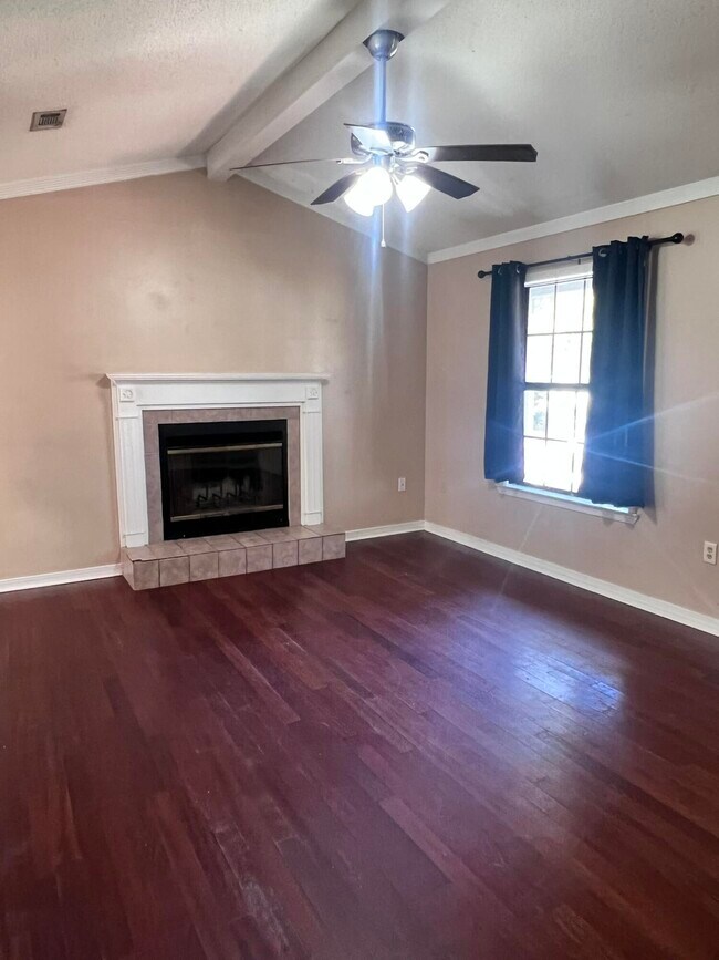 Building Photo - 345 John King Rd