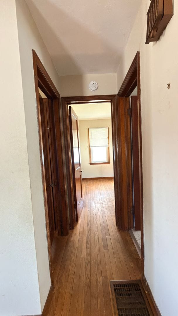 Building Photo - HOUSE....2 Bedroom 1 Bath