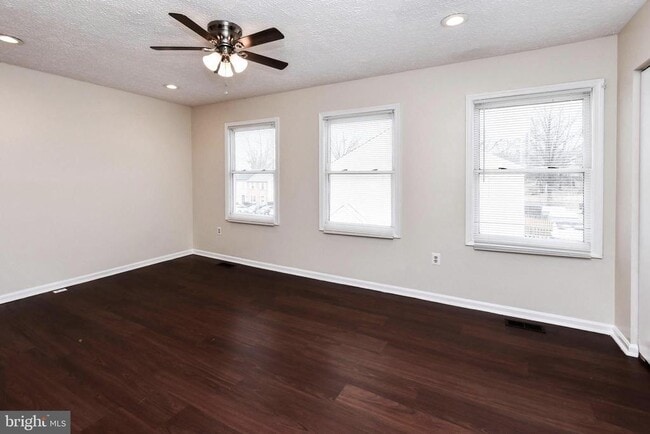 Building Photo - 2115 N Anvil Ln