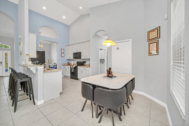 Building Photo - 4168 Oak Tree Dr