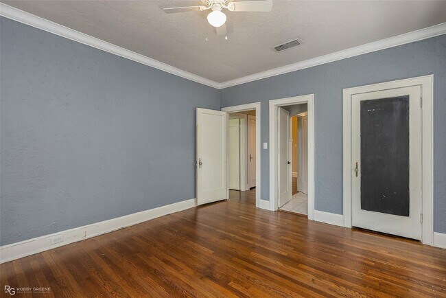 Building Photo - 1212 E Kings Hwy