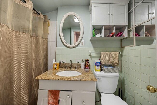 Building Photo - 460 Orchard St