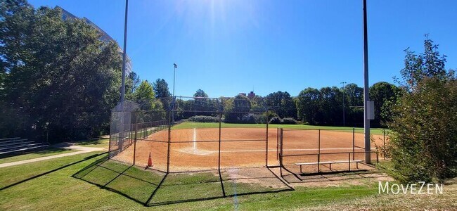 Building Photo - 7 Ratcale Ln