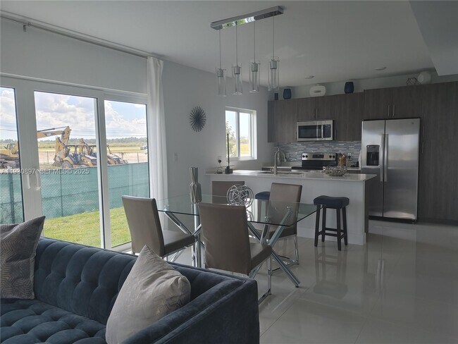 Building Photo - 1167 NW 2nd St