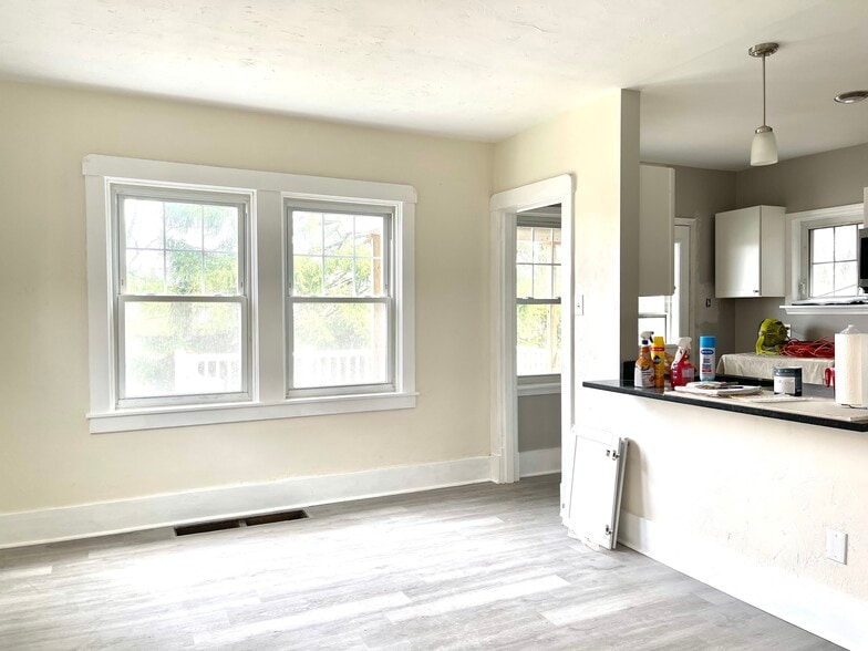 Open concept - 2331 Los Angeles Ave