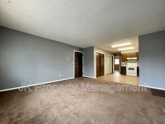 Building Photo - 1411 6th Ave S