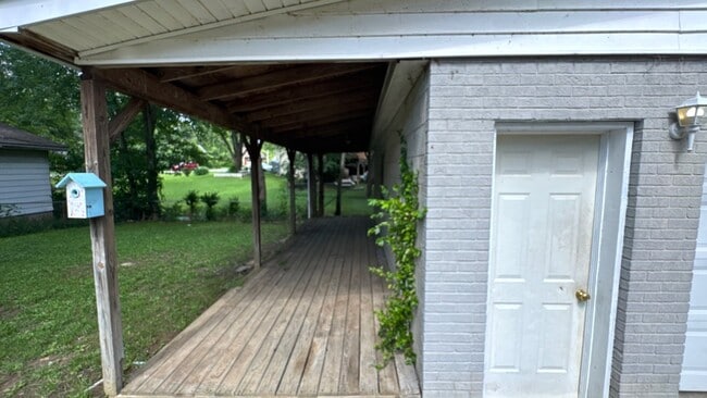 Building Photo - 338 N Skyline Dr