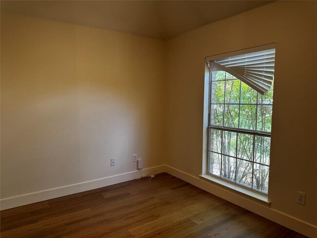 Building Photo - 1429 Scheider Dr