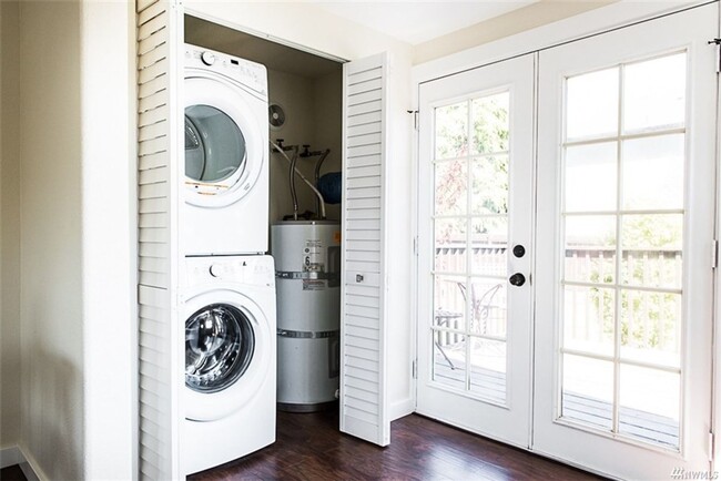 Building Photo - Puyallup Cottage