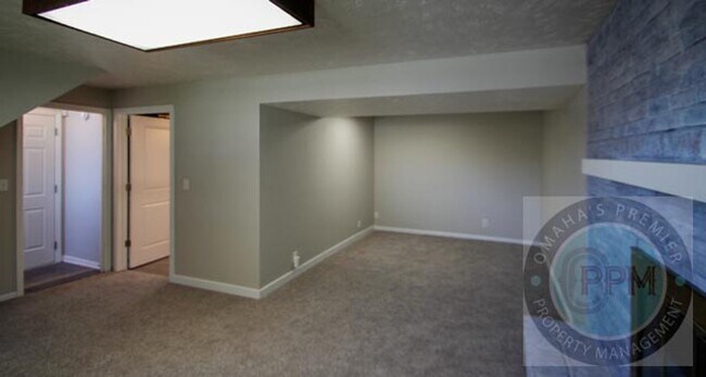 Building Photo - Millard 3 bed 3 bath with Park Access!