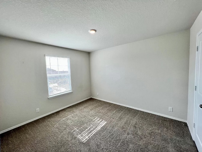 Building Photo - 4430 Lake Ritter St