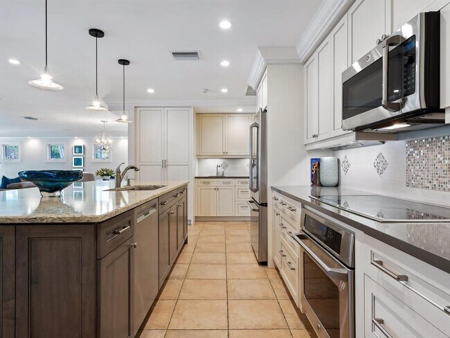 Building Photo - 606 Owl Way