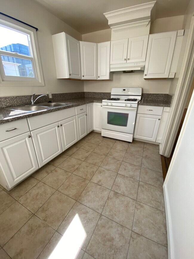 Primary Photo - 428 E San Jose Ave