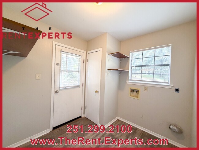 Building Photo - 2086 Mesa Dr