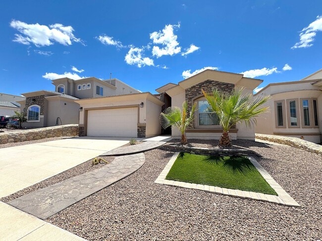 Building Photo - West El Paso 4 bed refrig A/C Home in Enchanted Ridge!