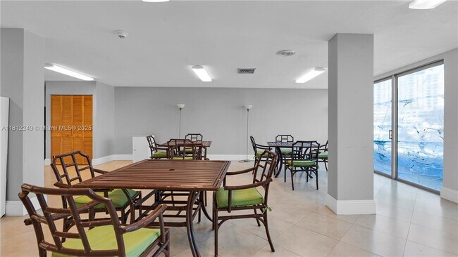 Building Photo - 13155 Ixora Ct