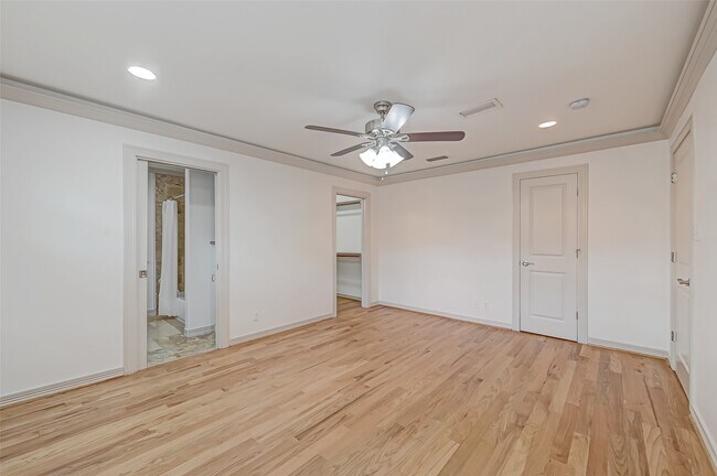 Building Photo - 5611 Briarbend Dr