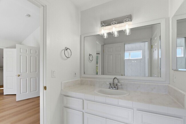 Building Photo - Gorgeous 5-Bedroom Los Gatos Home