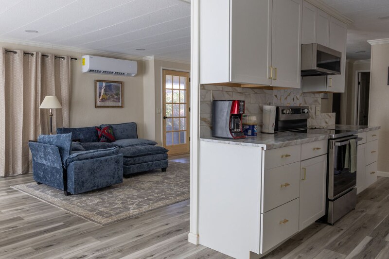 Building Photo - 1010 Palm Canyon Dr