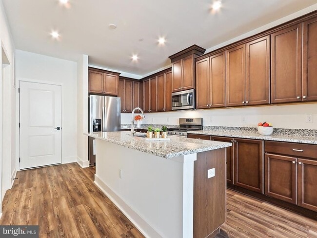 Building Photo - 6105 Vivaldi Rd