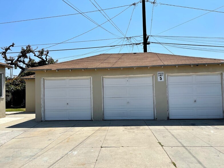 Garage - 8960 Virginia Ave