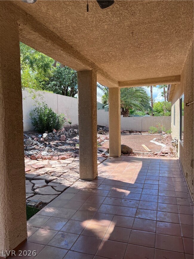 Building Photo - 693 Kentons Run Ave