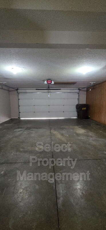 Building Photo - 3120 Pinoak Ct