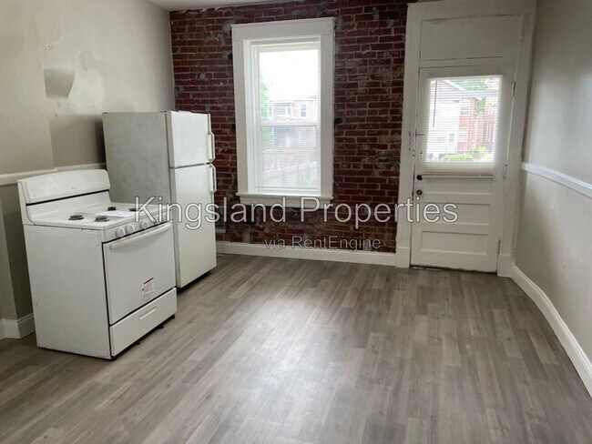 Building Photo - 5509-5511-5511 Alaska Ave