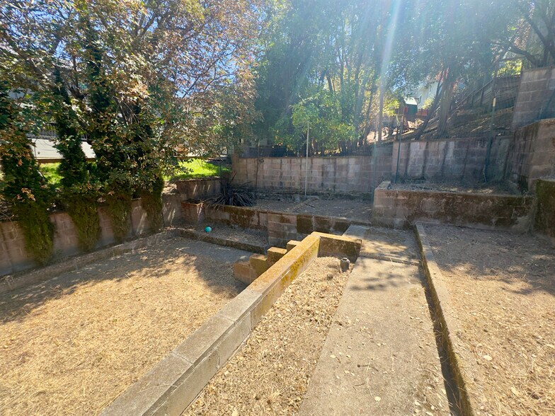 Building Photo - 914 Everett Ave