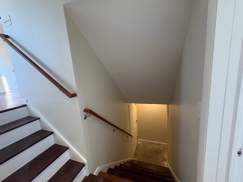 2nd Private Entrance from Garage - 54 Bald Hill Rd