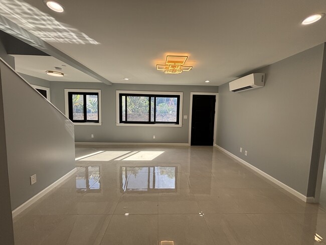 Building Photo - 4032 Hoku Ave