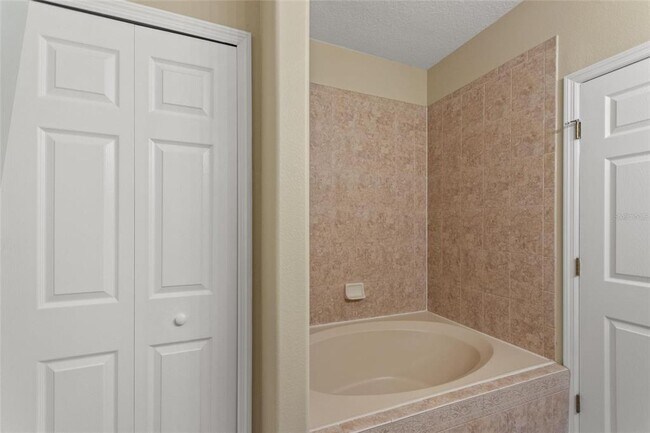Building Photo - 326 Cotswold Cir