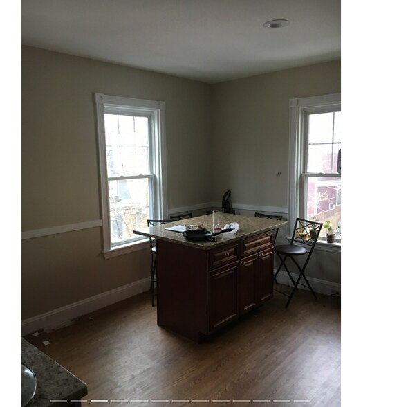 Building Photo - 17 Putnam Ave