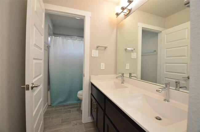 Building Photo - 28615 Halle Ray Dr