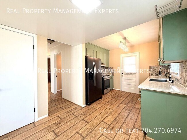 Building Photo - 4008 Irvington Dr