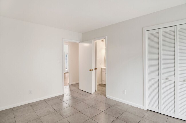 Building Photo - Freshly Renovated Townhome near Perdido Ba...