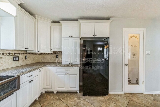 Building Photo - 16022 Spinnaker Dr